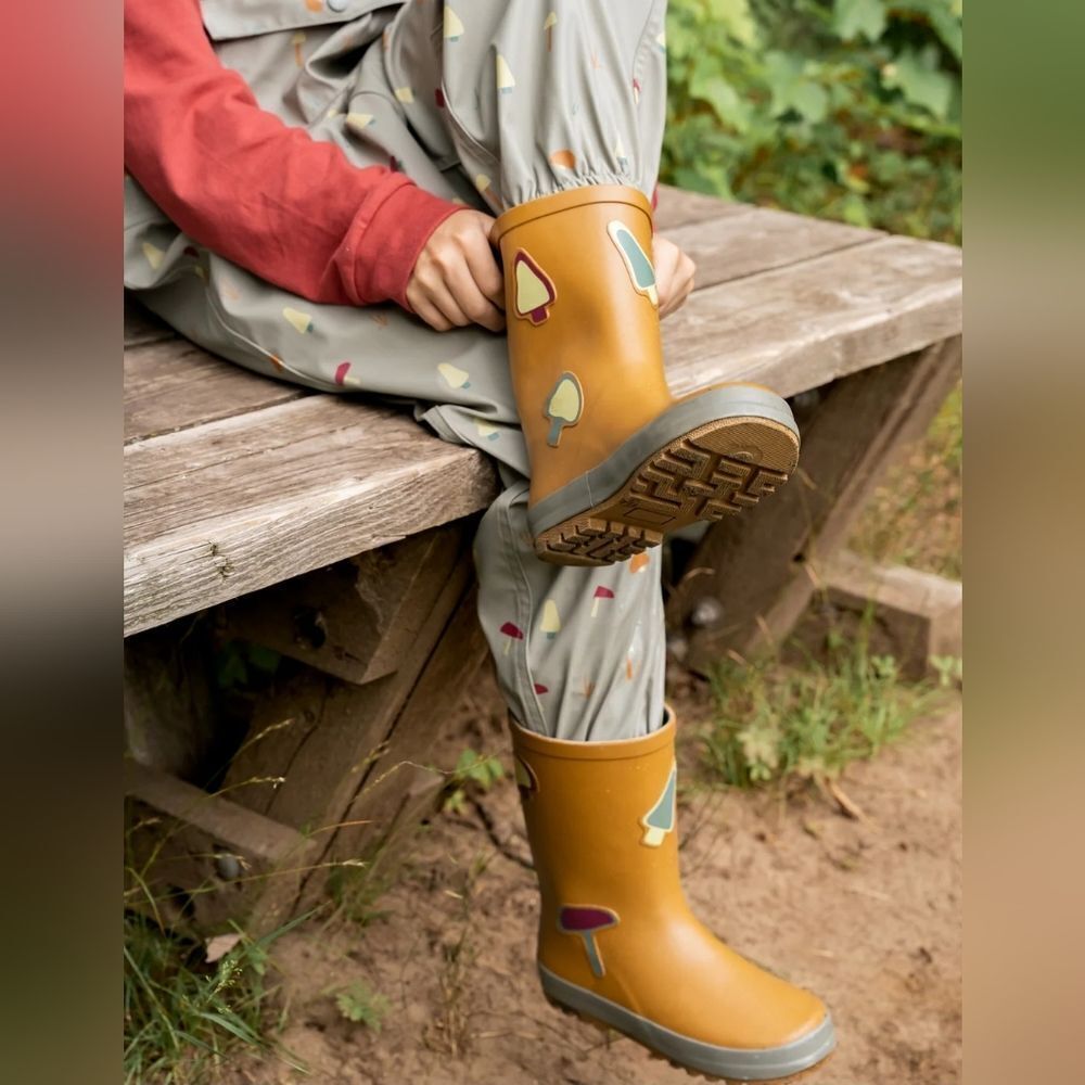Brand new Cocovillage rainboots size 1